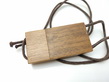 Flash drive de madera personalizada con correa